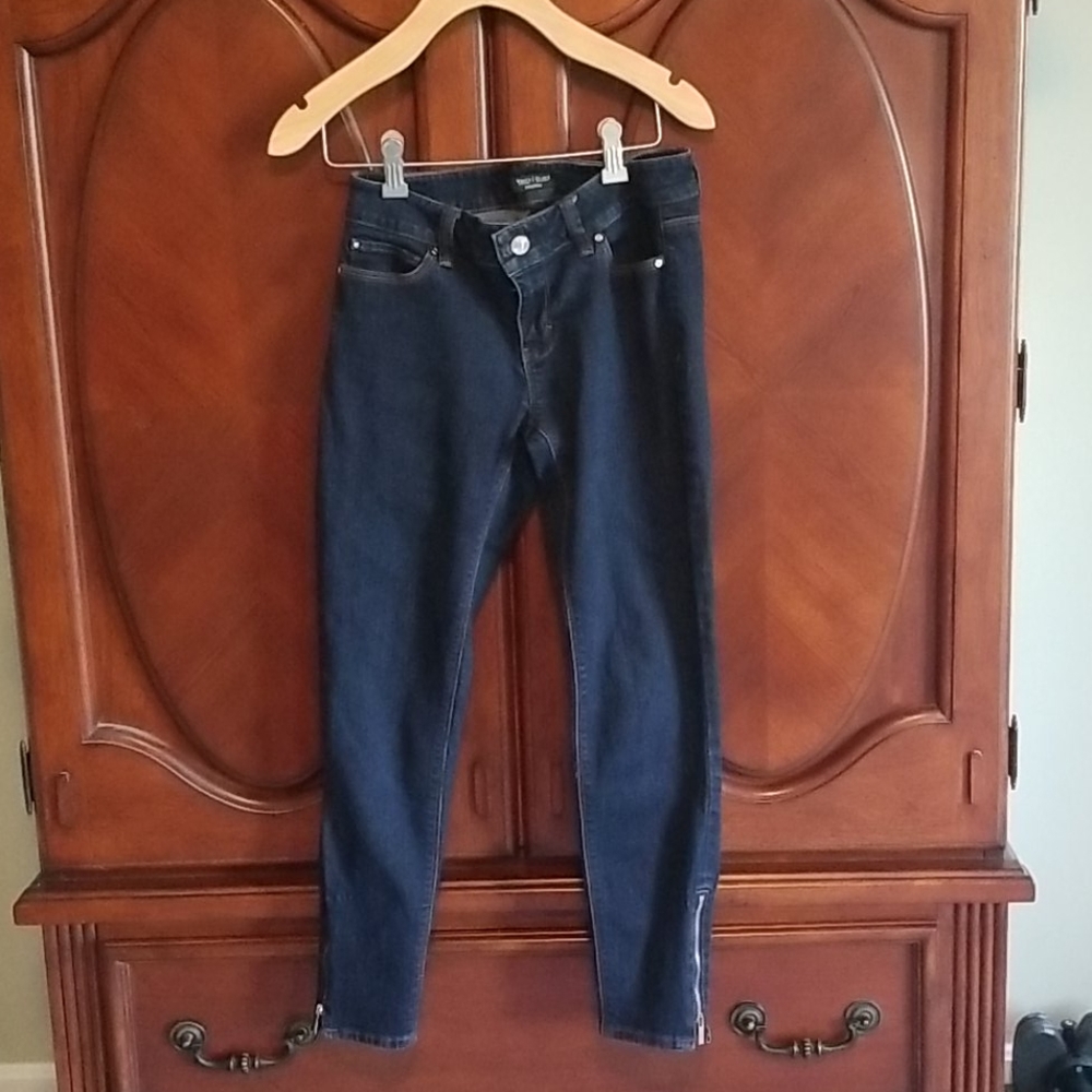 WHBM skimmer skinny jeans with zippers
